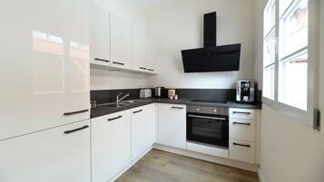 Kühlschrank, Ofen, Herdplatte, Geschirrspüler