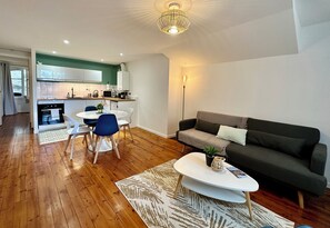 Una Smart TV, libros