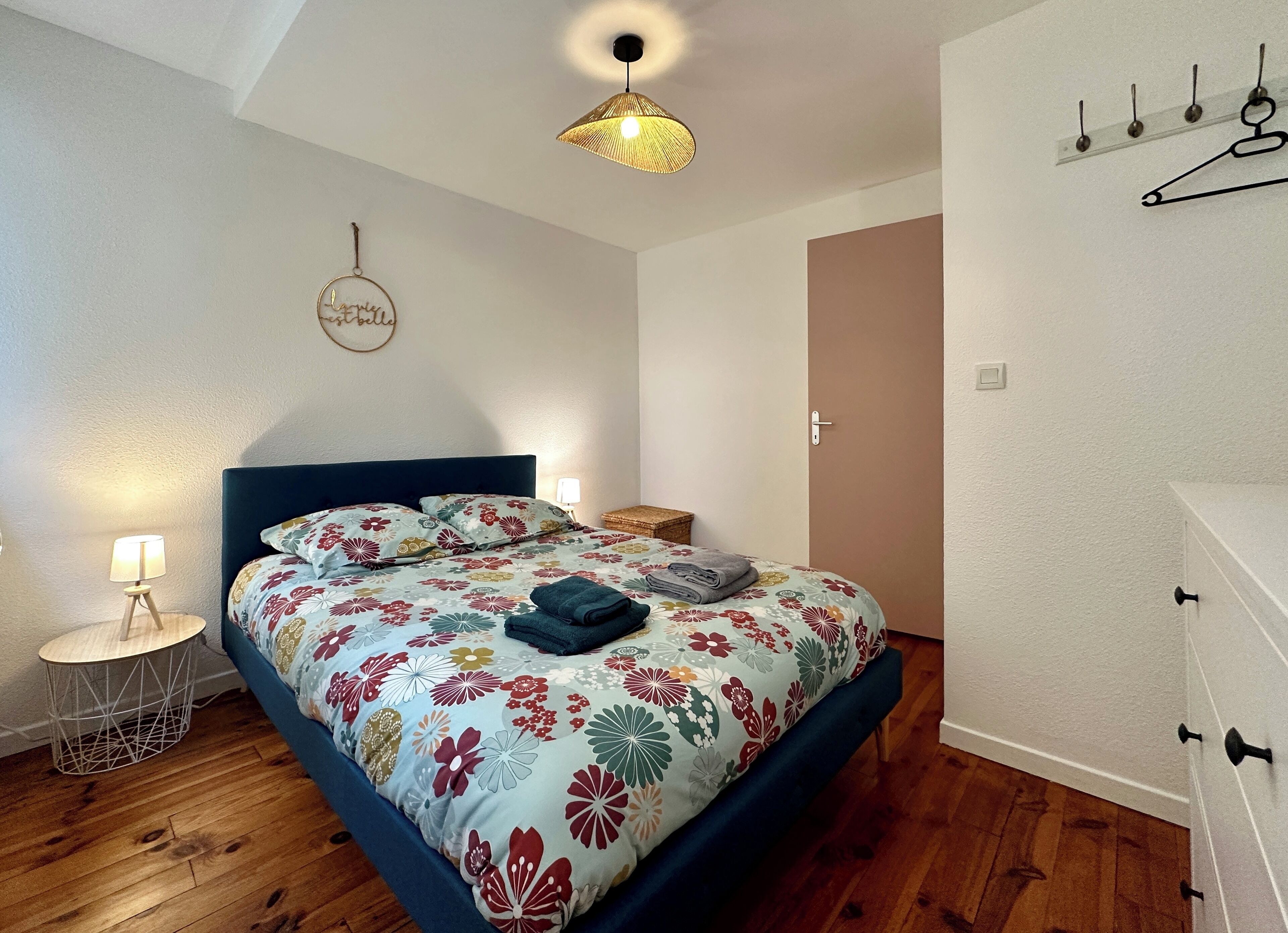 2 bedrooms, desk, iron/ironing board, travel crib