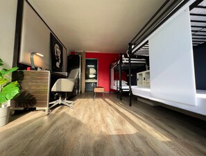 1 chambre, bureau, fer et planche à repasser, Wi-Fi gratuit