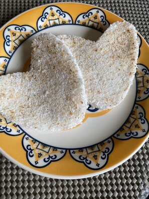 Standard Twin Room, 1 Bedroom | In-room dining