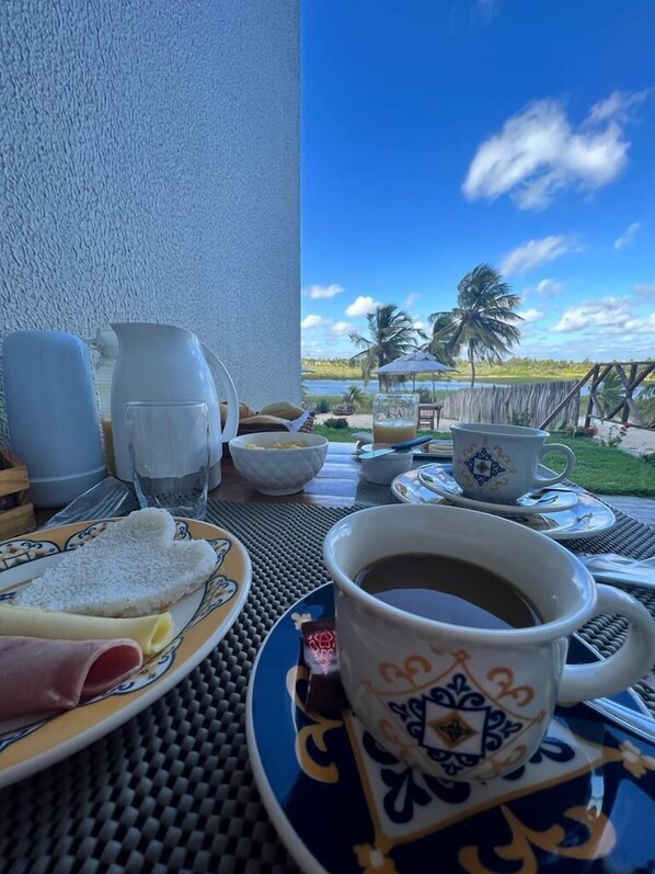 Standard Twin Room, 1 Bedroom | In-room dining