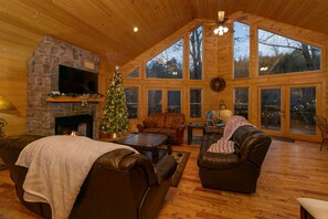 تلفزيون ذكي، مدفأة، مشغل دي في دي، كرة قدم الطاولة