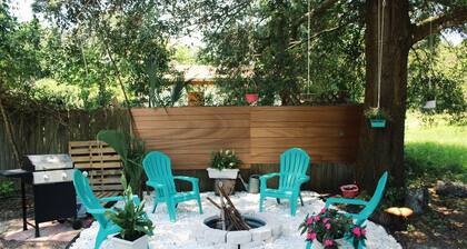 5 mins from Weeki Wachee Park- Fully Fenced 3 Bedroom House