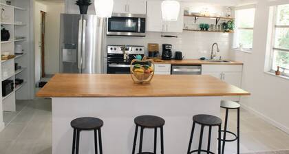 5 mins from Weeki Wachee Park- Fully Fenced 3 Bedroom House