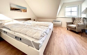 2 bedrooms, travel cot, free WiFi