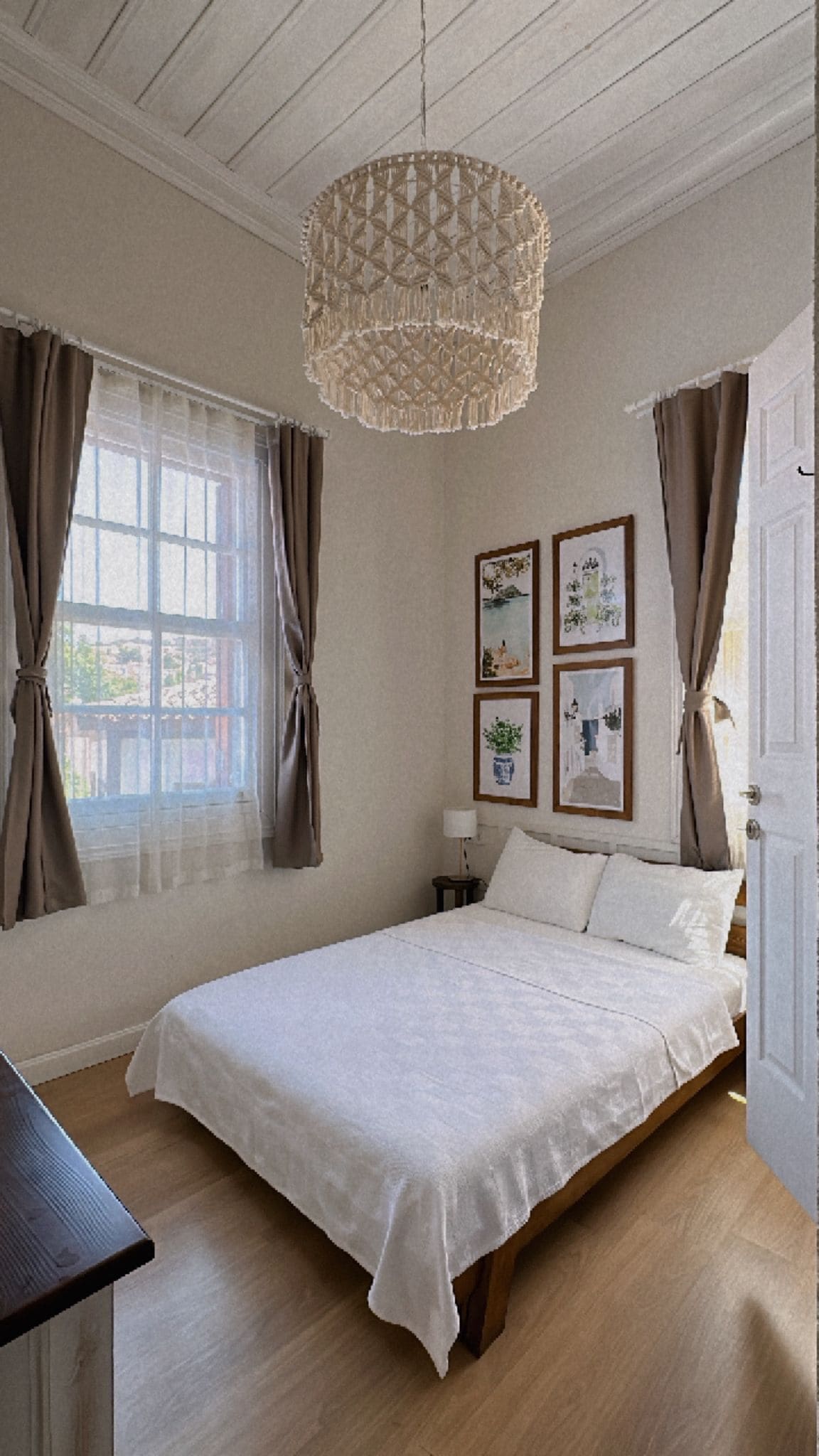 Standardrum - 1 dubbelsäng - icke-rökare - utsikt mot staden | Individuell inredning, unika möbler, gratis wi-fi och sängkläder