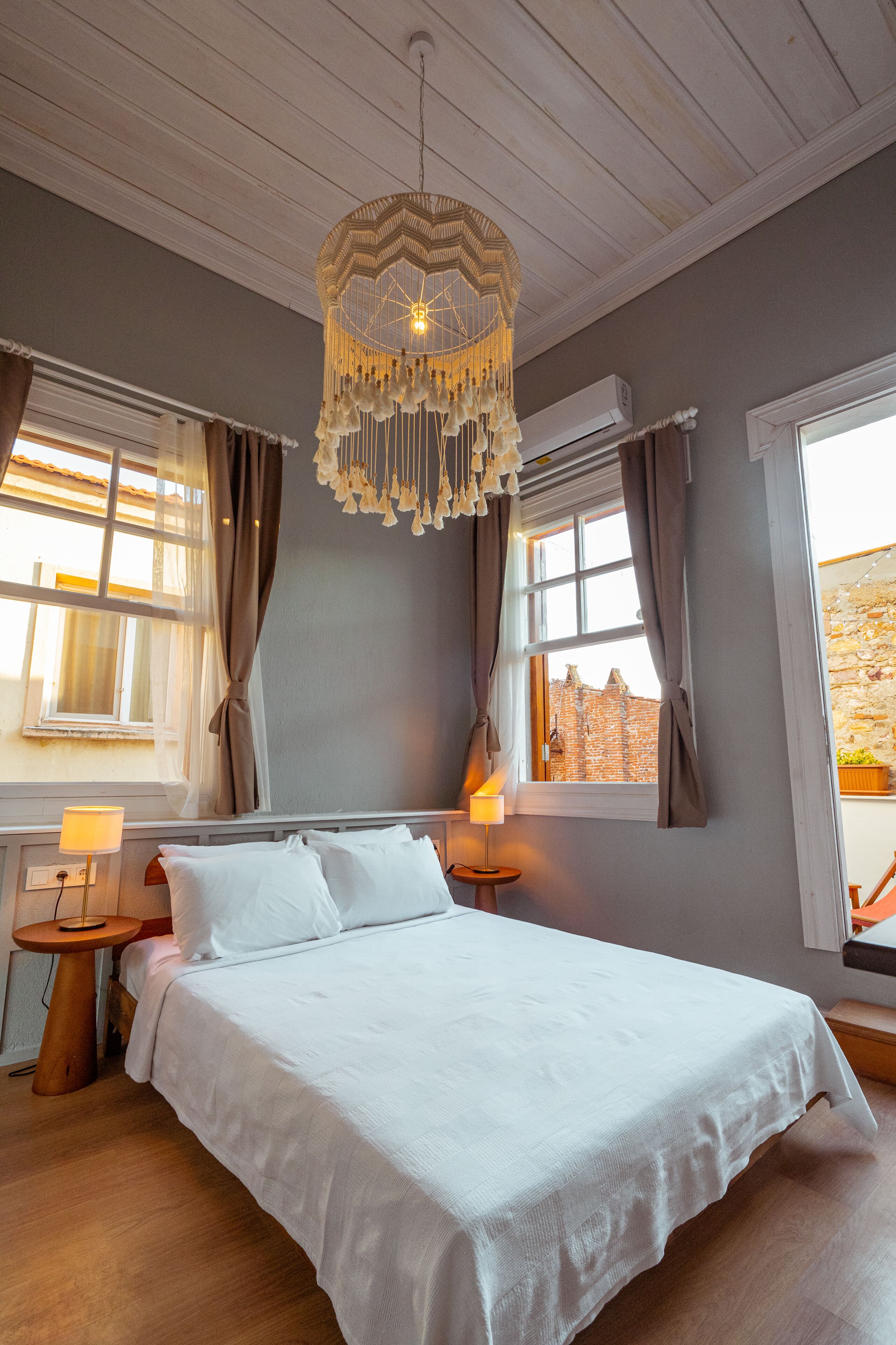 Habitación Deluxe, 1 cama matrimonial, para fumadores, vista a la ciudad | Decoración personalizada, muebles diferentes y wifi gratis 