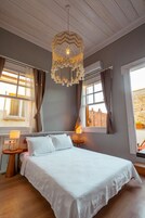 Deluxe Room, 1 Double Bed, Smoking, City View | Individually decorated, individually furnished, free WiFi, bed sheets