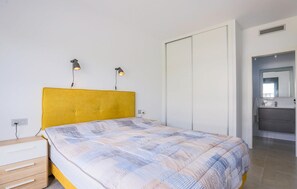 3 bedrooms, iron/ironing board, free WiFi