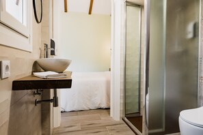 Classic Double Room | Bathroom | Towels - Hotel Rural O Lar de Pereiras (Meano)