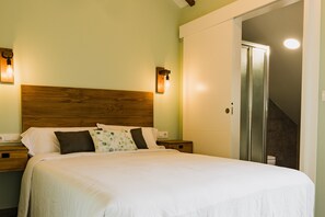 Classic Double Room | In-room safe, individually decorated, individually furnished - Hotel Rural O Lar de Pereiras (Meano)