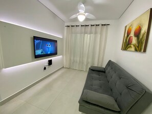 Comfort Apartment | Living area | TV - Flat Unitá Homestay (Praia Grande)