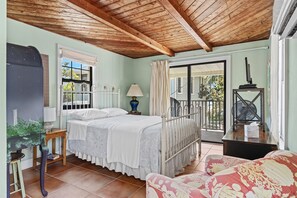 5 Schlafzimmer, Schreibtisch, Bügeleisen/Bügelbrett, Reisekinderbett