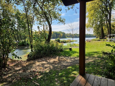 Property grounds. Waterfront Cabin - Hot Tub - Free Bikes, Kyaks, Canoes, Paddle, & Fishing Boats!