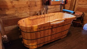 Handtücher, Seife, Shampoo, Toilettenpapier