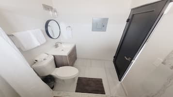 City Condo | Bathroom | Towels, soap, toilet paper
