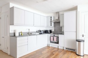 Réfrigérateur, four, plaque de cuisson, lave-vaisselle