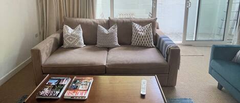 テレビ、書斎 / ワークスペース