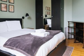 1 chambre, bureau, accès Internet, draps fournis