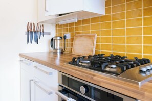 Kühlschrank, Mikrowelle, Ofen, Toaster