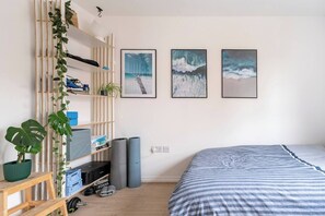 1 chambre, bureau, accès Internet, draps fournis