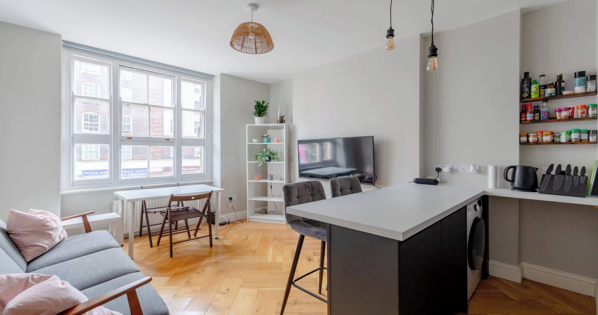 Fernseher, Stereoanlage, Arbeitsbereiche