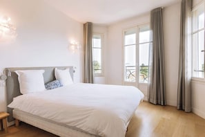 1 bedroom, internet, bed sheets