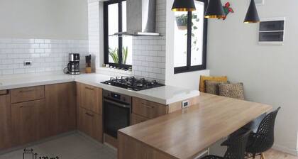 Modern and Spacious with A/C