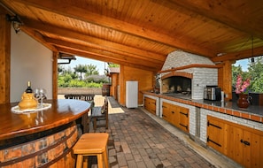 Outdoor dining - Cozy home in Veliki Lovrecan with sauna (Veliki Lovrecan)
