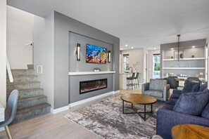 Smart TV, fireplace - SandCastle Shores - 2 bedroom newly built Parksville townhome with beach access (Parksville)