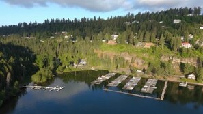 Marina - Beautiful, updated lakefront home on Lake Coeur d’Alene  - sleeps up to 8 (Worley)