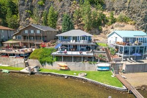 Exterior - Beautiful, updated lakefront home on Lake Coeur d’Alene - sleeps up to 8 (Worley)