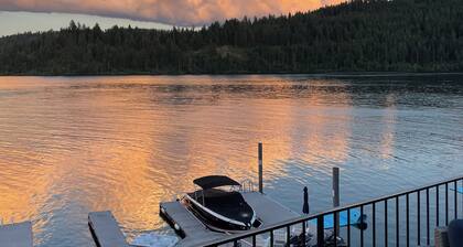 Beautiful, updated lakefront home on Lake Coeur d’Alene - sleeps up to 8