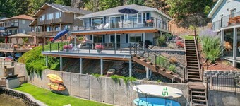 Beautiful, updated lakefront home on Lake Coeur d’Alene  - sleeps up to 8