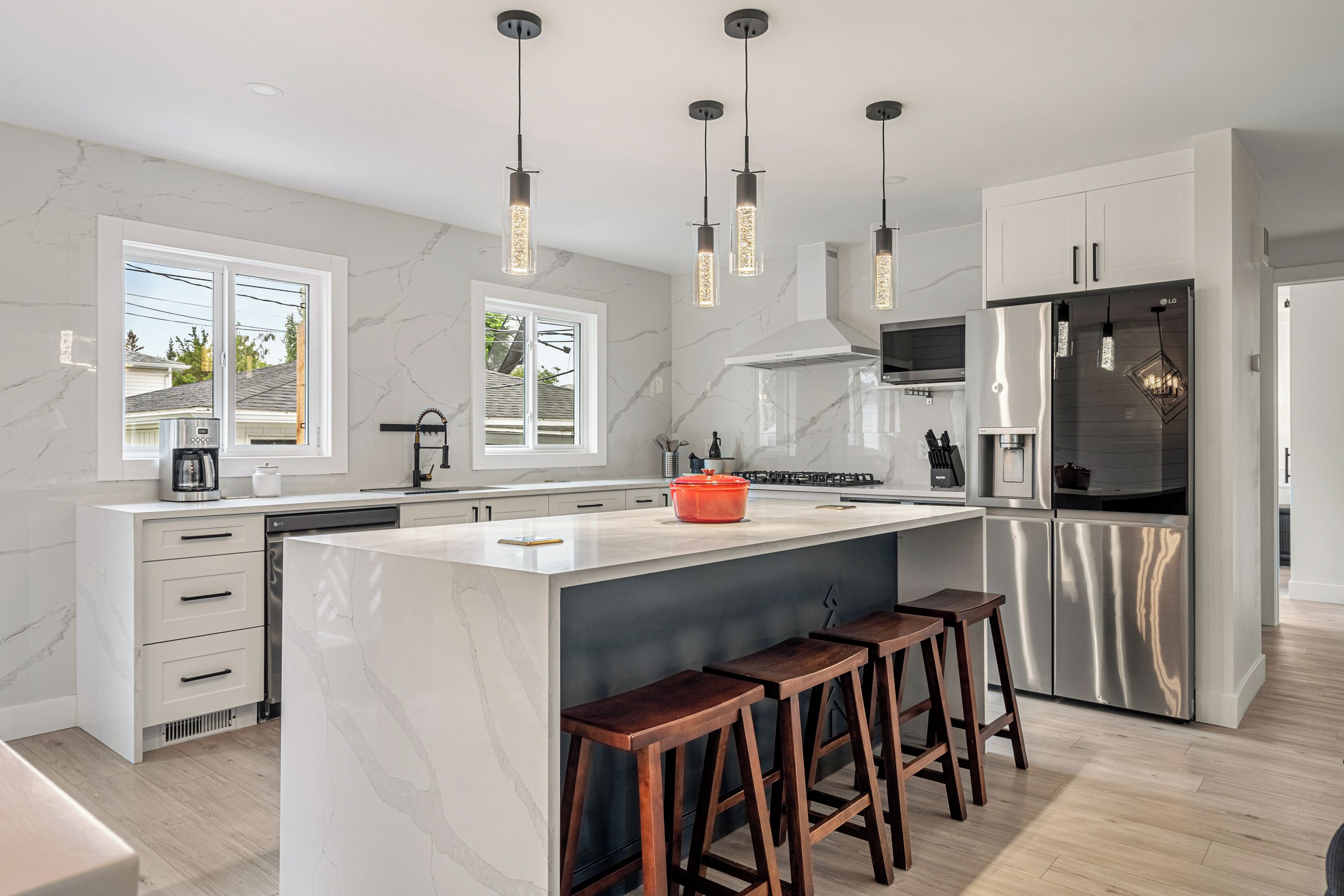 Microondas, horno, parrilla de estufa y lavavajillas 