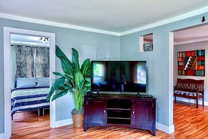 3 عدّة غرف نوم ومكواة/لوح كي وواي فاي مجانًا وملاءات أسرّة