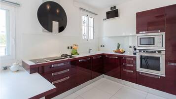 Réfrigérateur, four, plaque de cuisson, lave-vaisselle