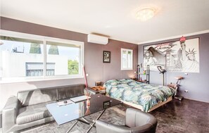 Interior - Beach front home in Saint-Laurent-du-Var (Saint-Laurent-du-Var)