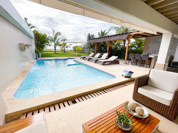 Outdoor pool, pool umbrellas, pool loungers - CASA DEL MAR (Cartagena)