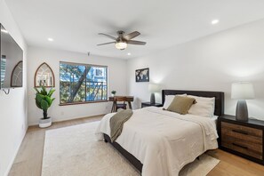 3 soverom, skrivebord, strykejern/-brett og wi-fi (inkludert)