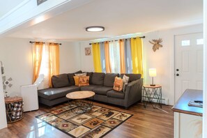 Living area - Deer Ridge A/C, Firepit, Pool Table, Acadia (Ellsworth)
