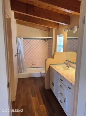 Haartrockner, Handtücher, Seife, Shampoo