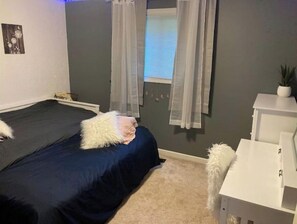 3 bedrooms - In-town, beautiful area, hot tub, patio, 3bdr/2b (Huntsville)