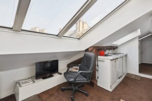 Frigorifero, microonde, forno, macchina per tè/caffè