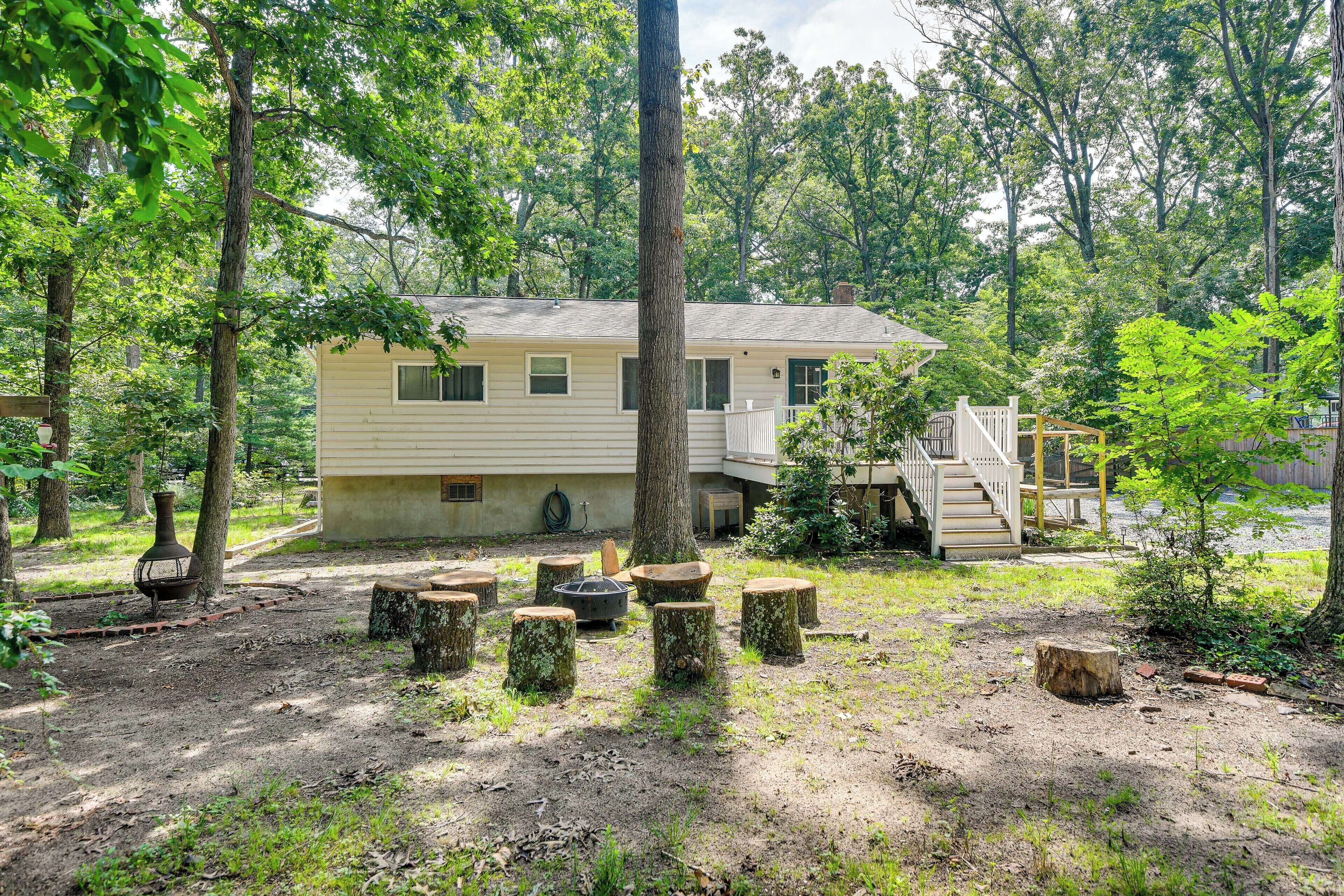 Pasadena Hideaway w/ Game Room & Fire Pit!