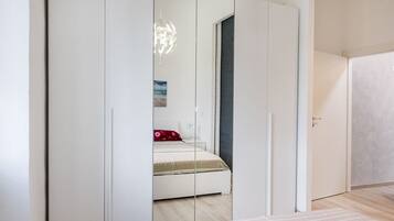 1 bedroom, bed sheets