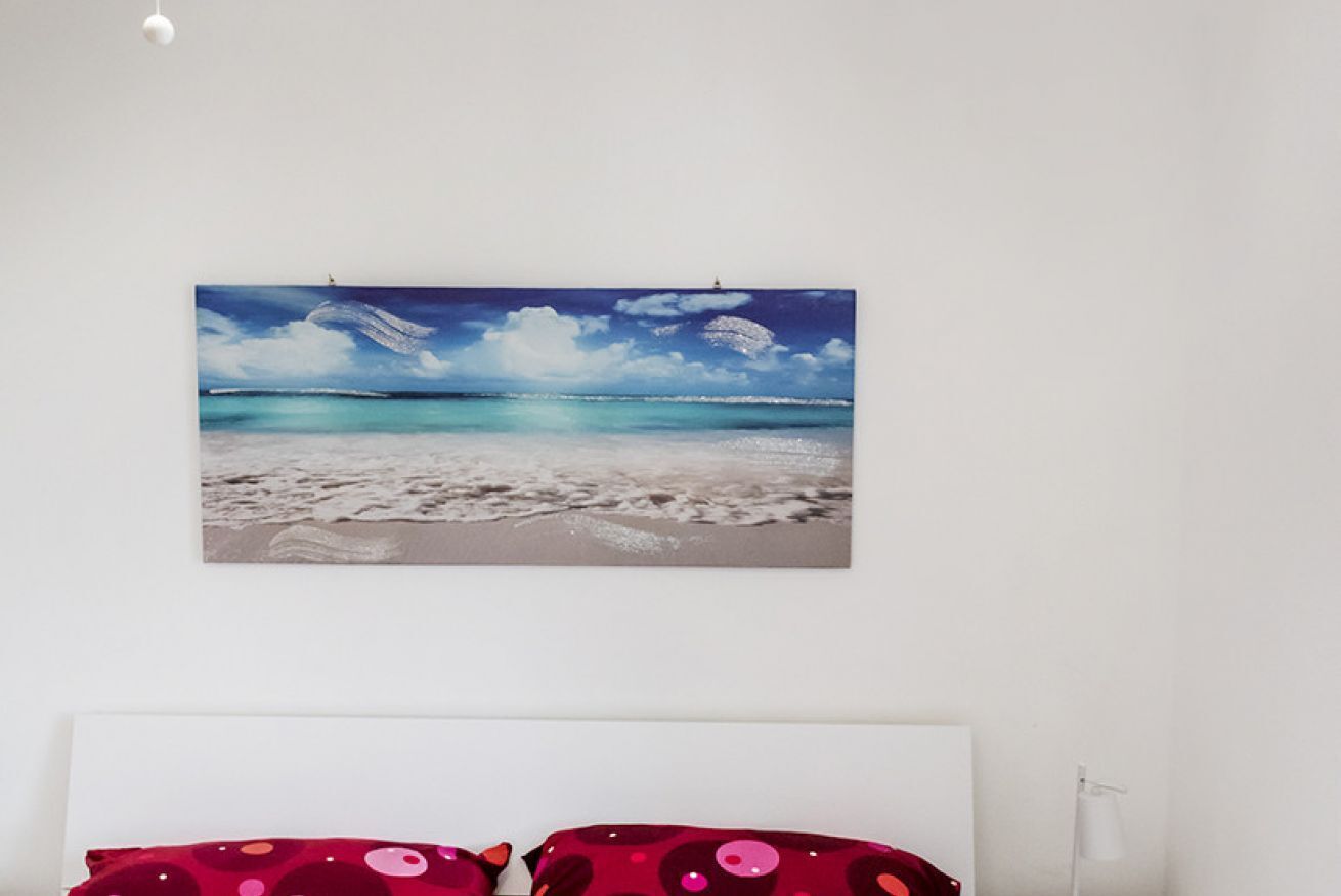 1 bedroom, bed sheets