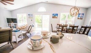 Dining - Remodeled Beach House 1 block from beach. 4min walk. Sleeps 8.  (Emerald Isle)