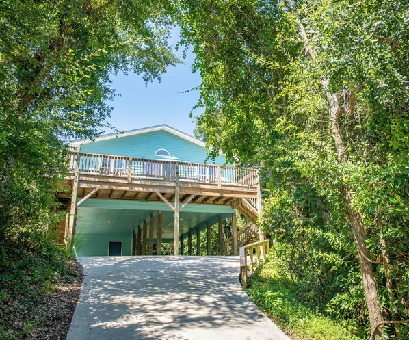 Exterior - Remodeled Beach House 1 block from beach. 4min walk. Sleeps 8.  (Emerald Isle)